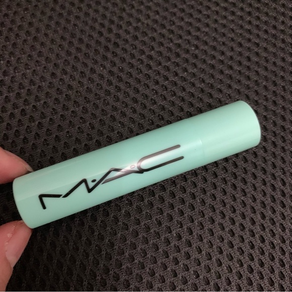 MAC - Squirt Alert Plumping Lip Gloss Mint to be full size - Picture 2 of 2